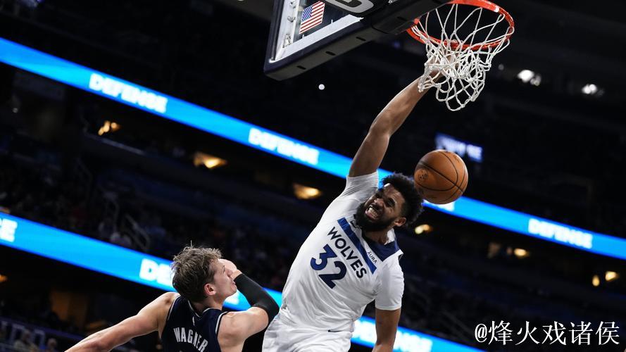 唐斯单手隔扣领衔12月10日五佳球 唐斯单手隔扣领衔12月10日五佳球